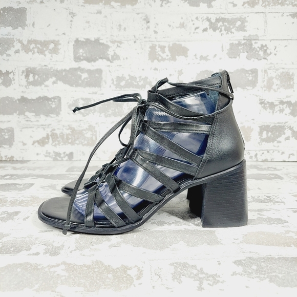 New Steve Madden Cherri Black Leather Strappy Block Heel Sandals V193 - Picture 1 of 11